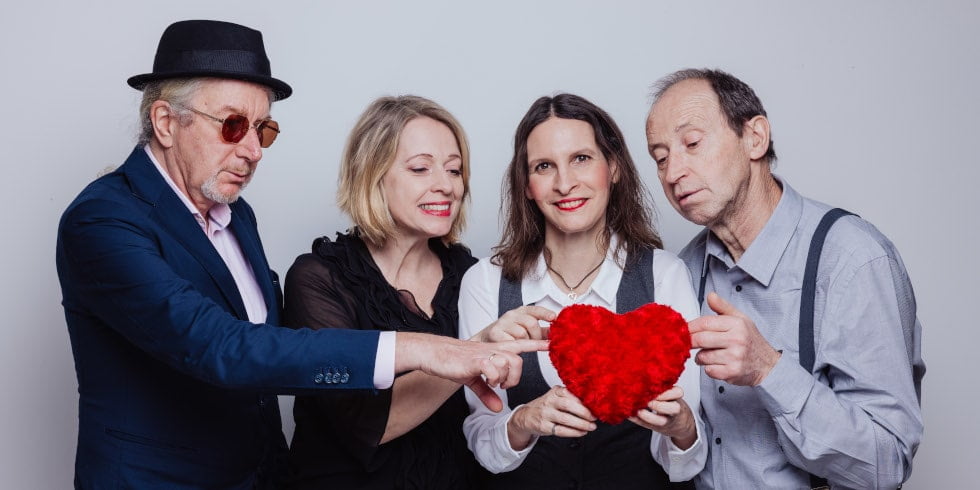 Claudius Jelinek, Karin Linortner, Nicole Gerfertz-Schiefer & Franz Schiefer, (c) Fabian Steppan Foto Wohnzimmer im Bezirksmuseum