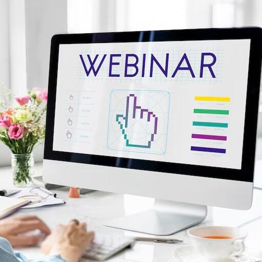 Monitor zeigt ein Webinar