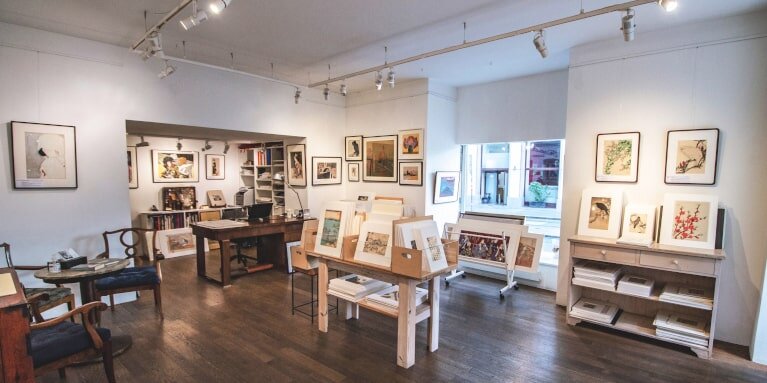 Galerie Räumlichkeiten mit Ausstellungsstücken